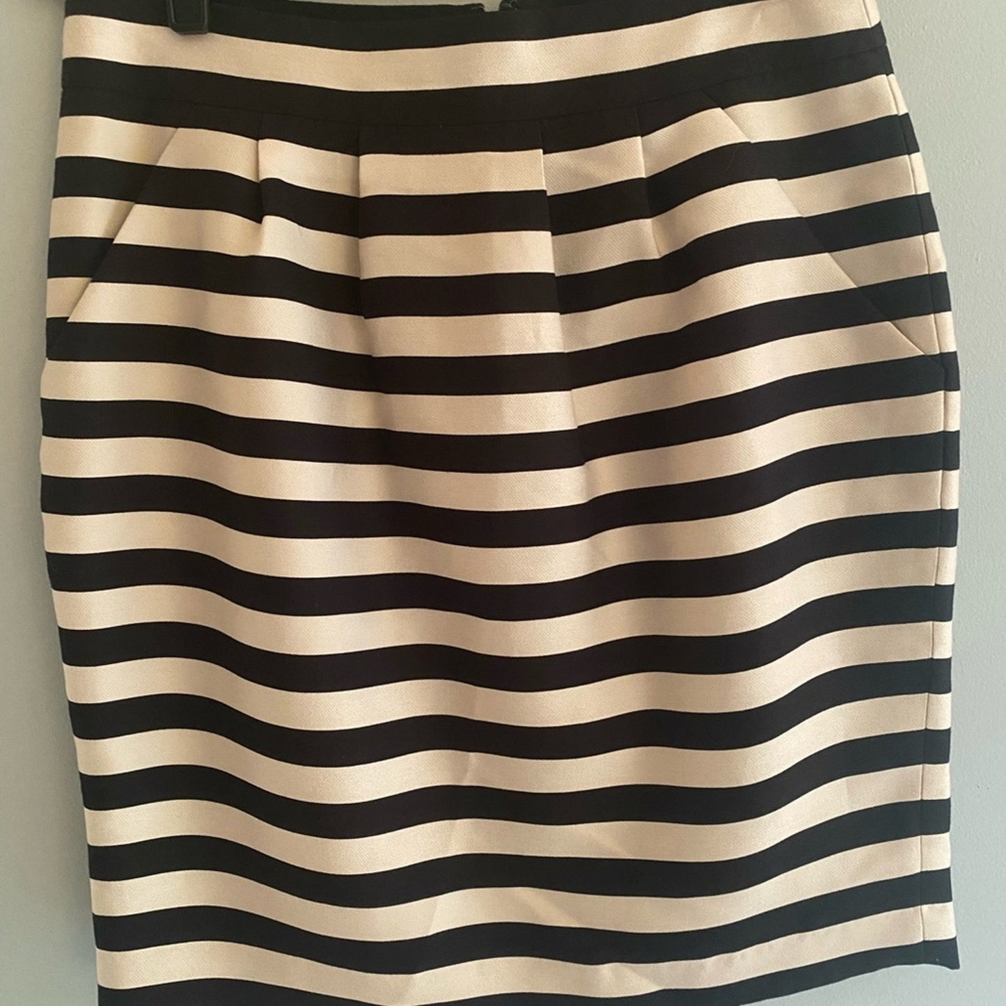 Banana Republic black and white striped pencil skirt size 6