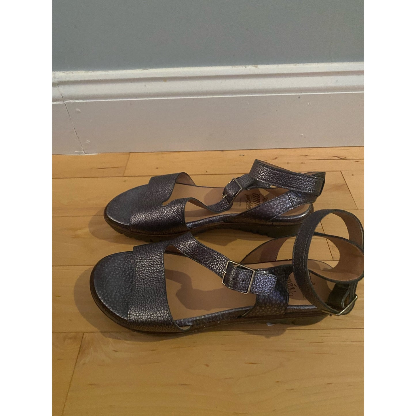 Wonders Metallic Gray Sandals Size 40