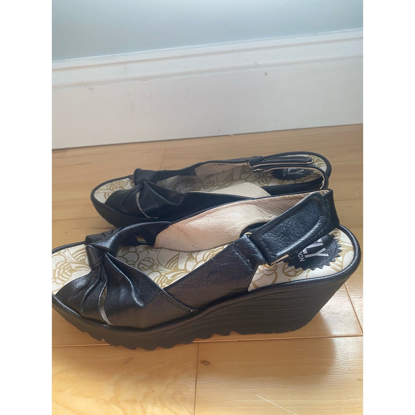 Fly London Yakin black leather wedge sandals - Size 39