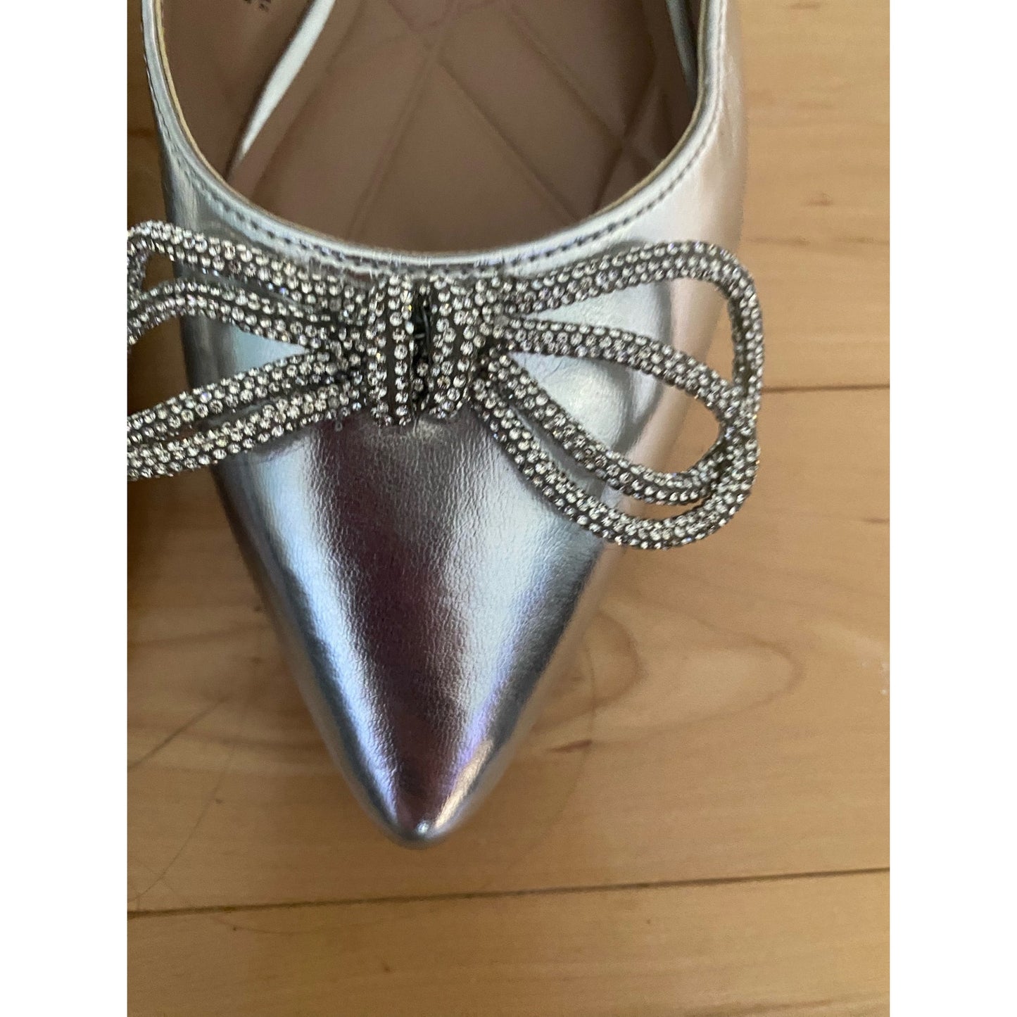 NWT BCBGeneration Kristin Silver Bow Slingback Shoes Size 8.5