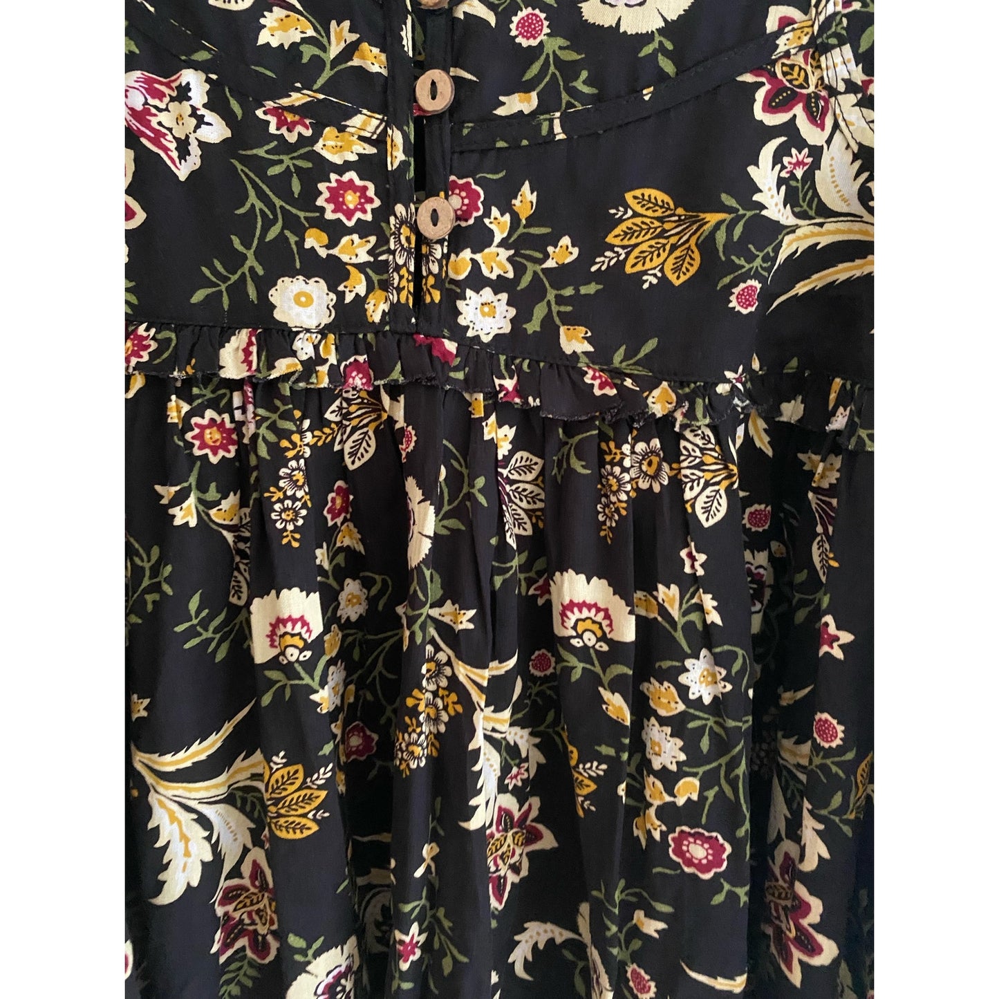 Easel Black Floral Top Size S