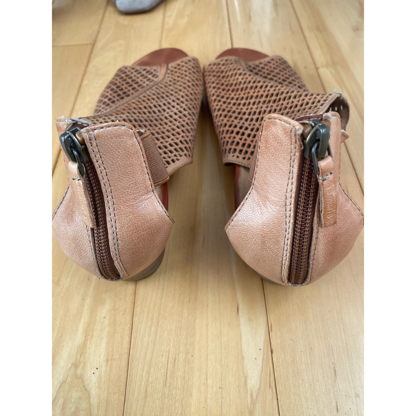 Tomaris Leather Sandals Size 39