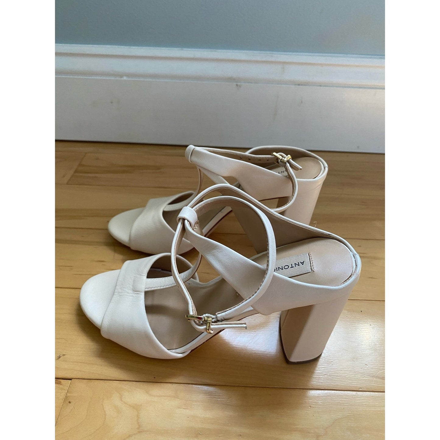 Antonio Melani Ivory Leather Sandals Size 7.5