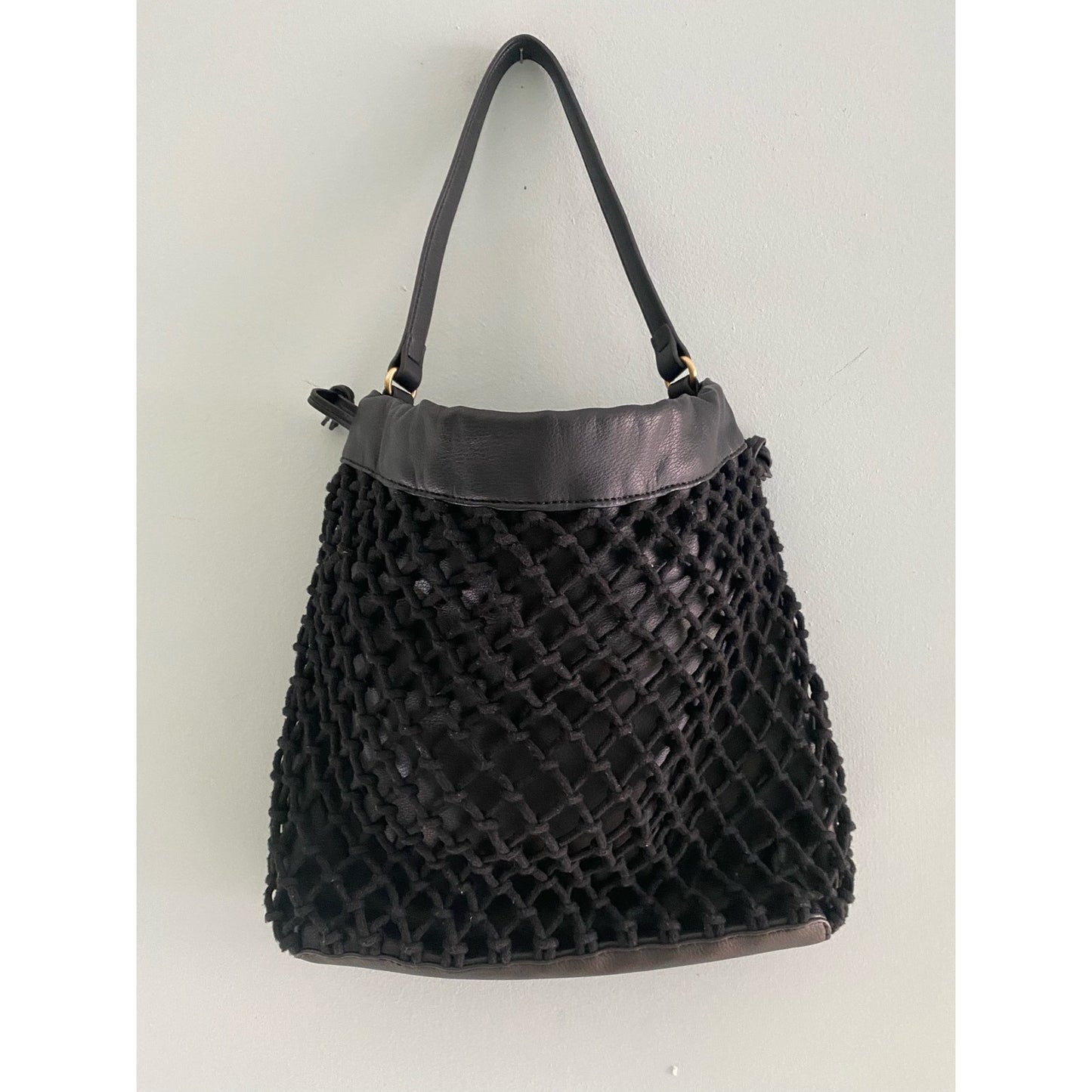 Elizabeth and James Kohl’s Black Handbag