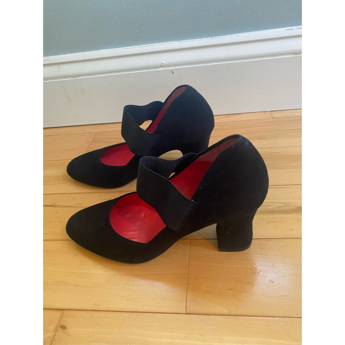 Pas De Rouge Suede Heels Size 37.5