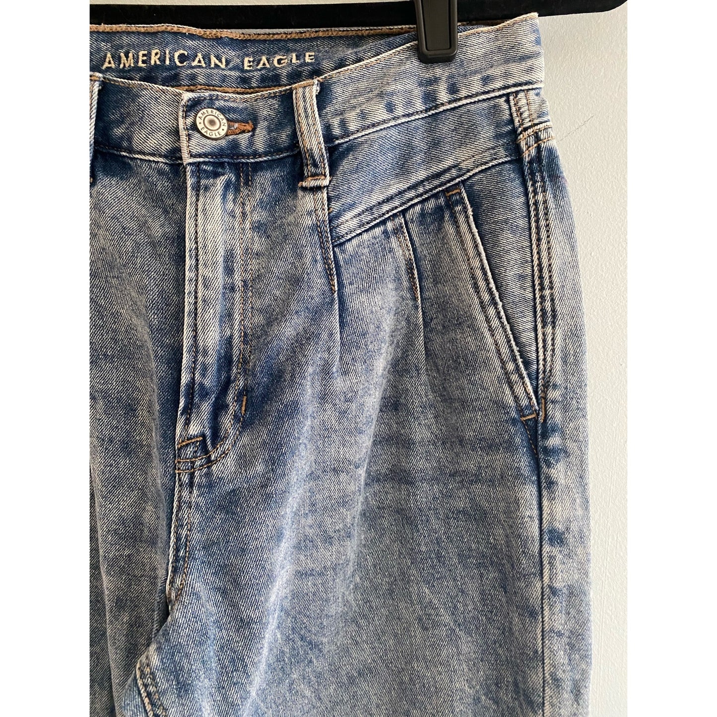 American Eagle Acid Wash Mom Jeans Size 4 Long