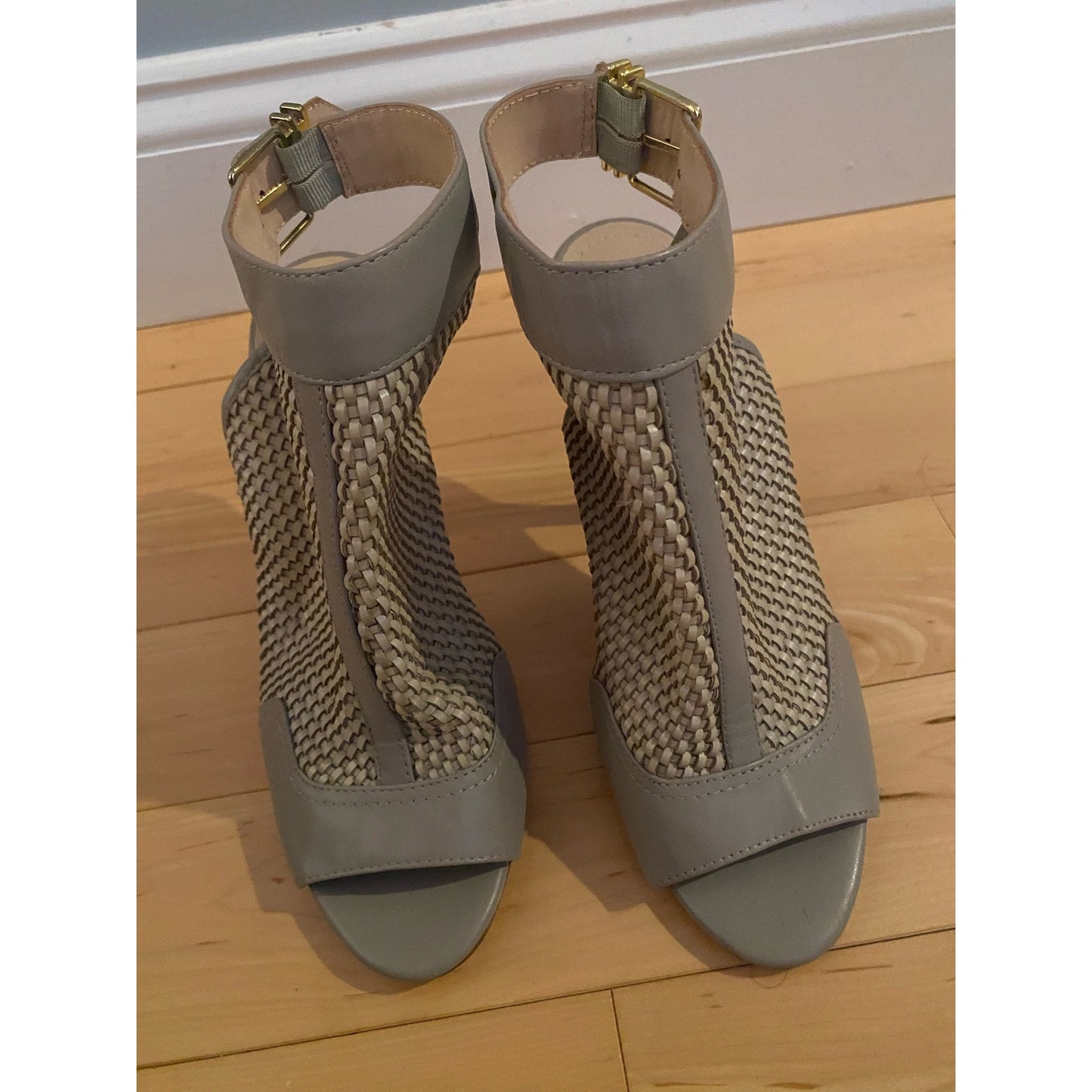 Pour La Victoire York Gray Shoes Size 9.5