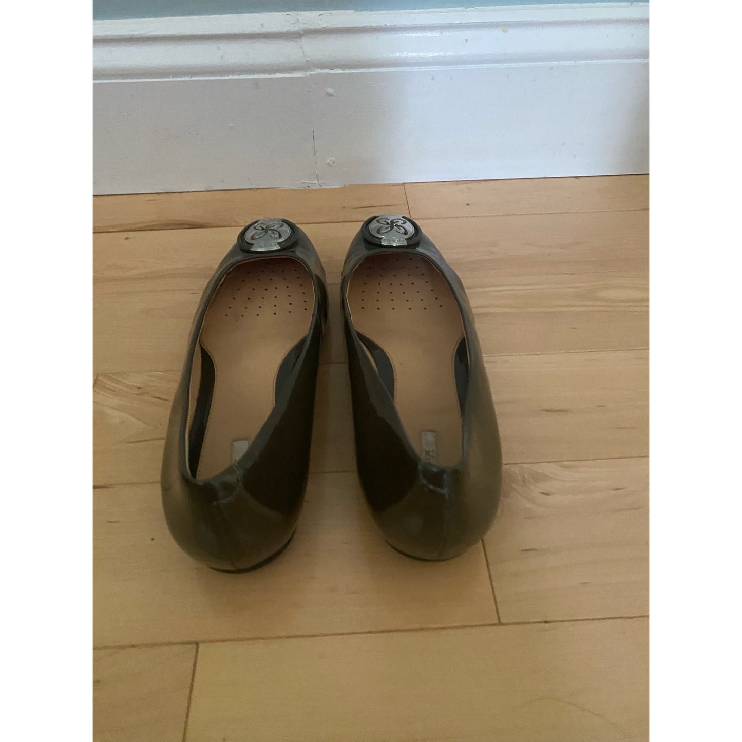 Geox Olive Green Patent Leather Ballet Flats Size 39