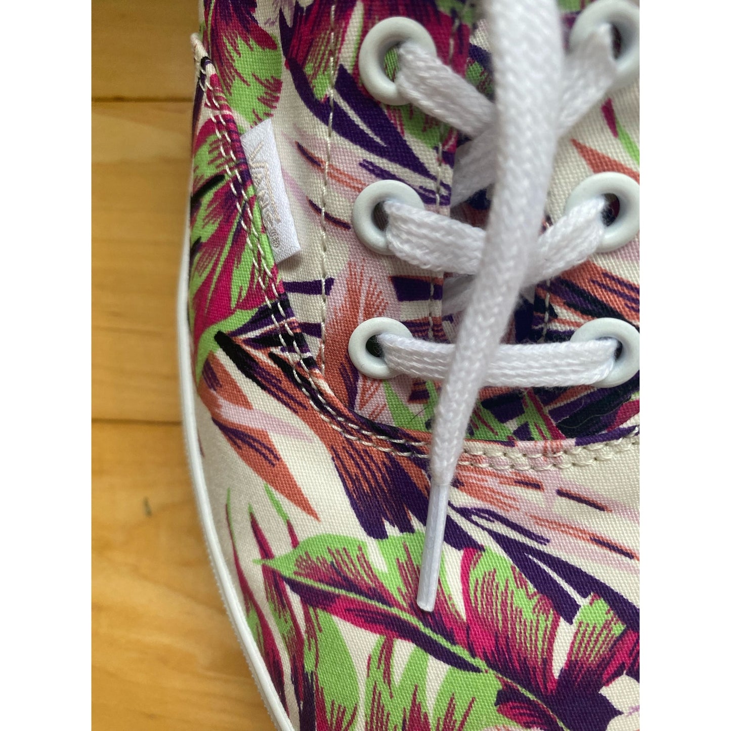 Vans Hawaiian Print Sneakers Size 8.5