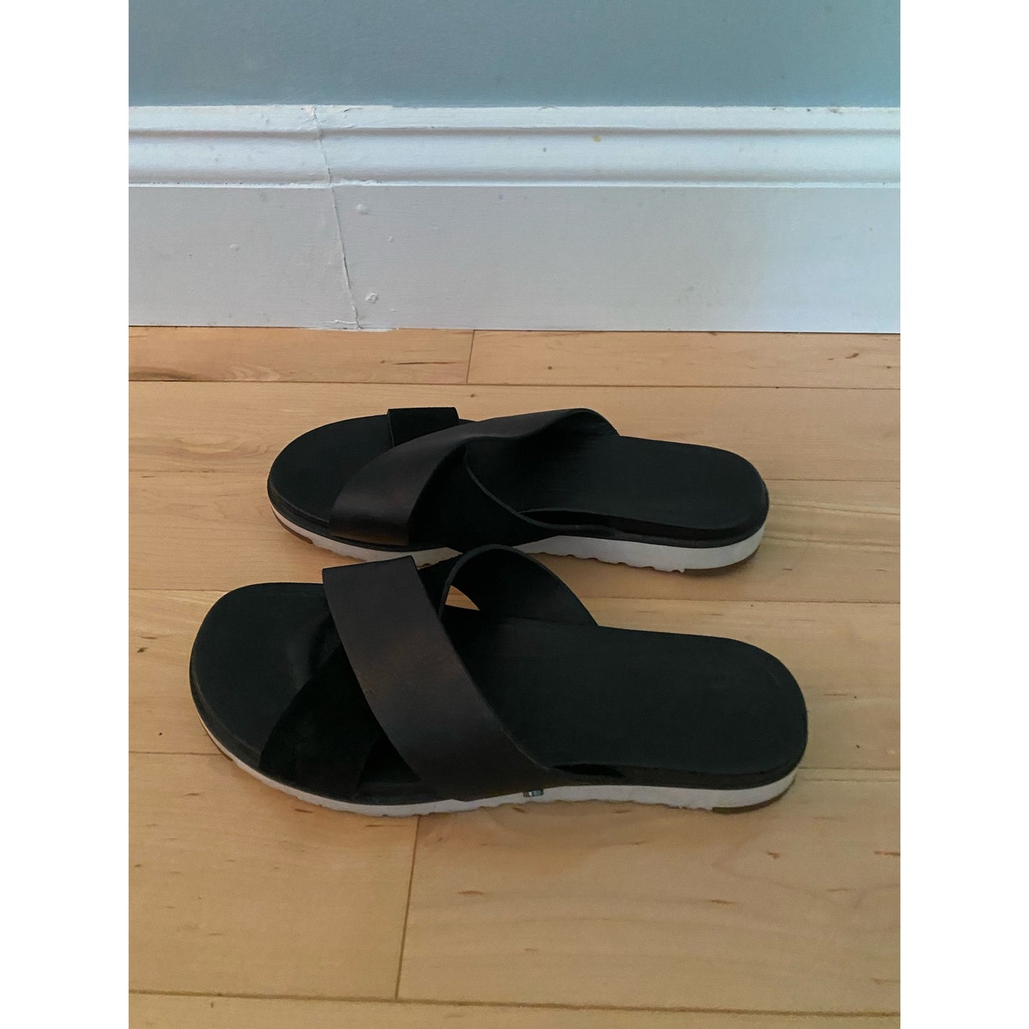 Ugg Kari Black Leather and Suede Slide Sandals Size 6.5