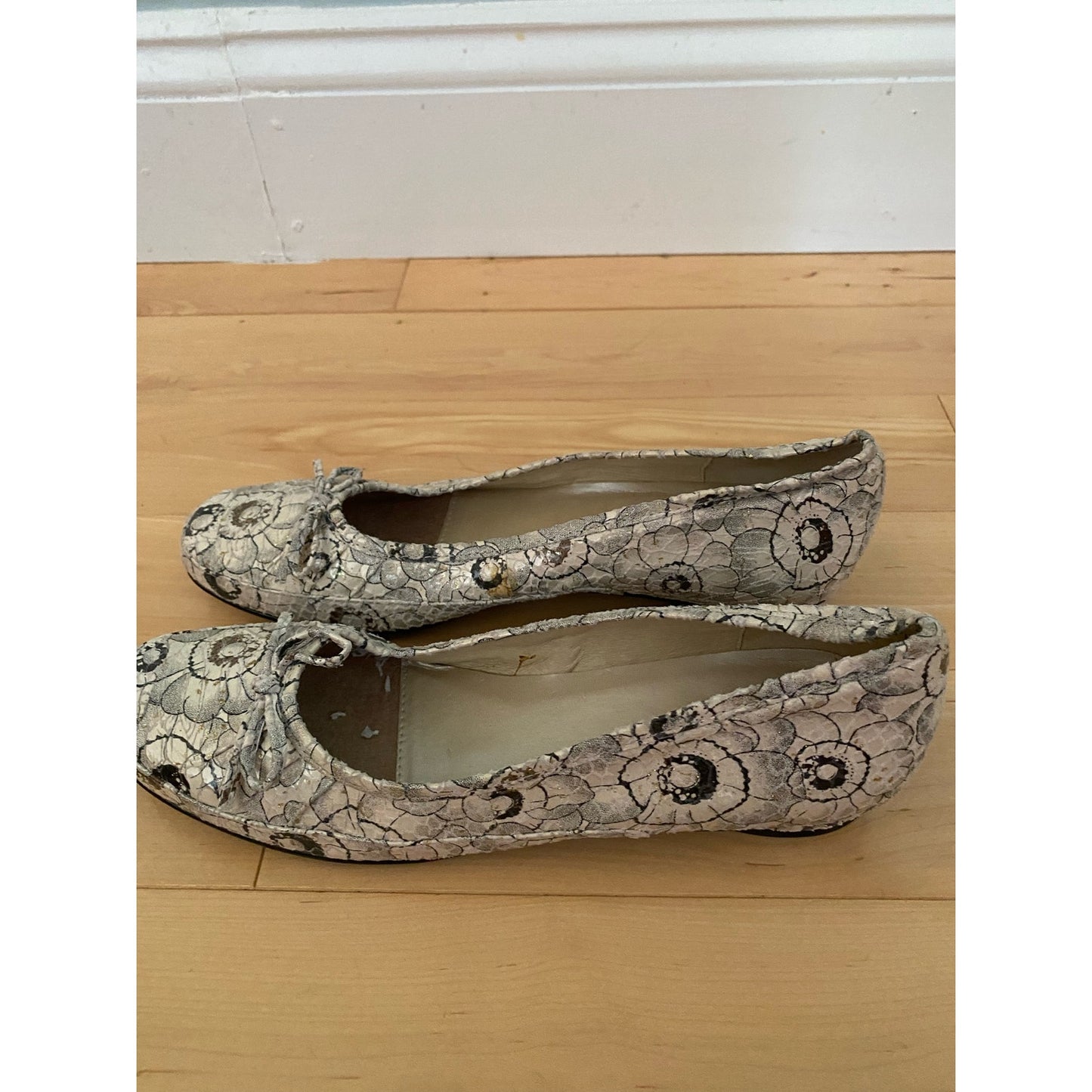 Ros Hommerson Maggie Gray Floral Flats 8.5