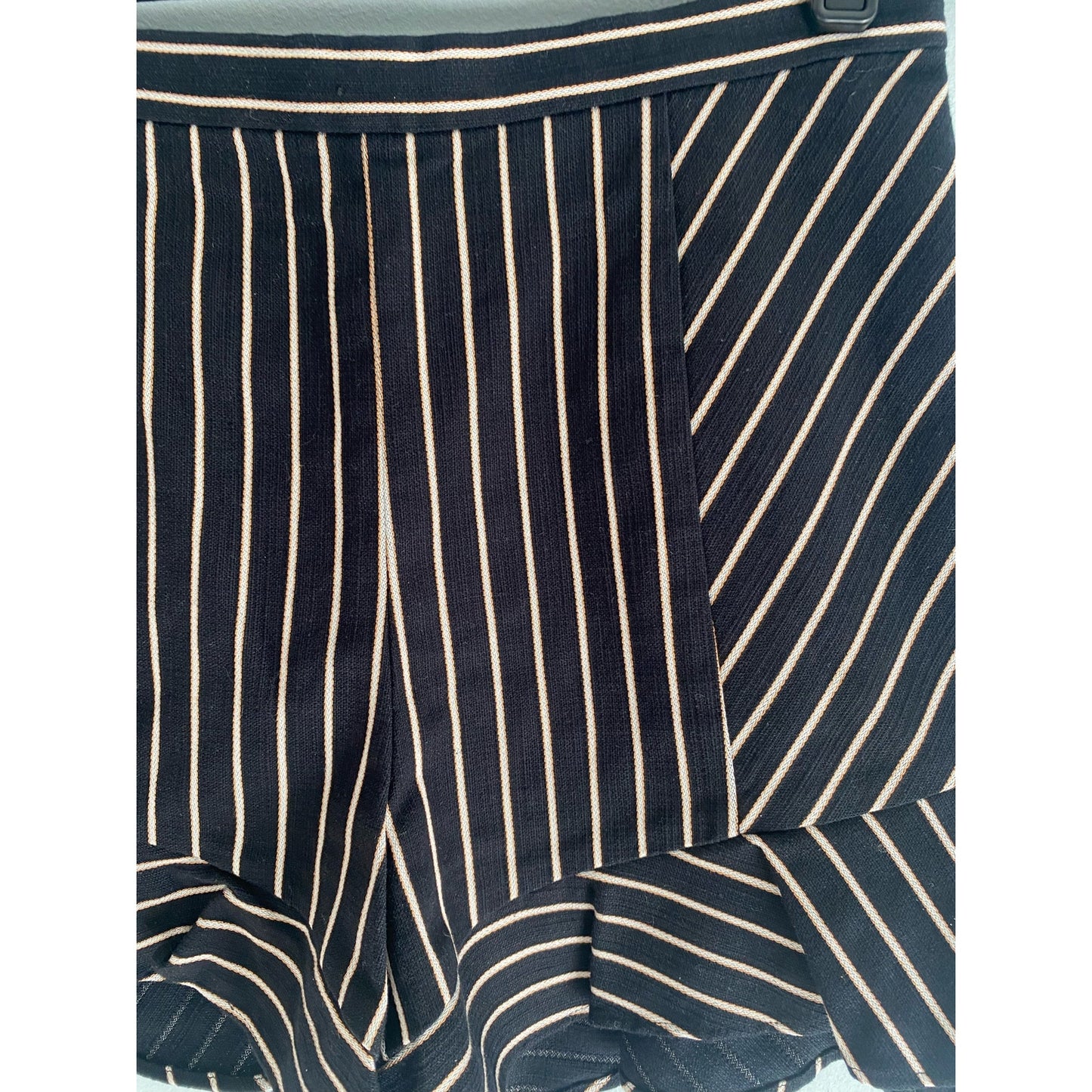 Intermix Chevron Striped Ruffle Shorts Size 4