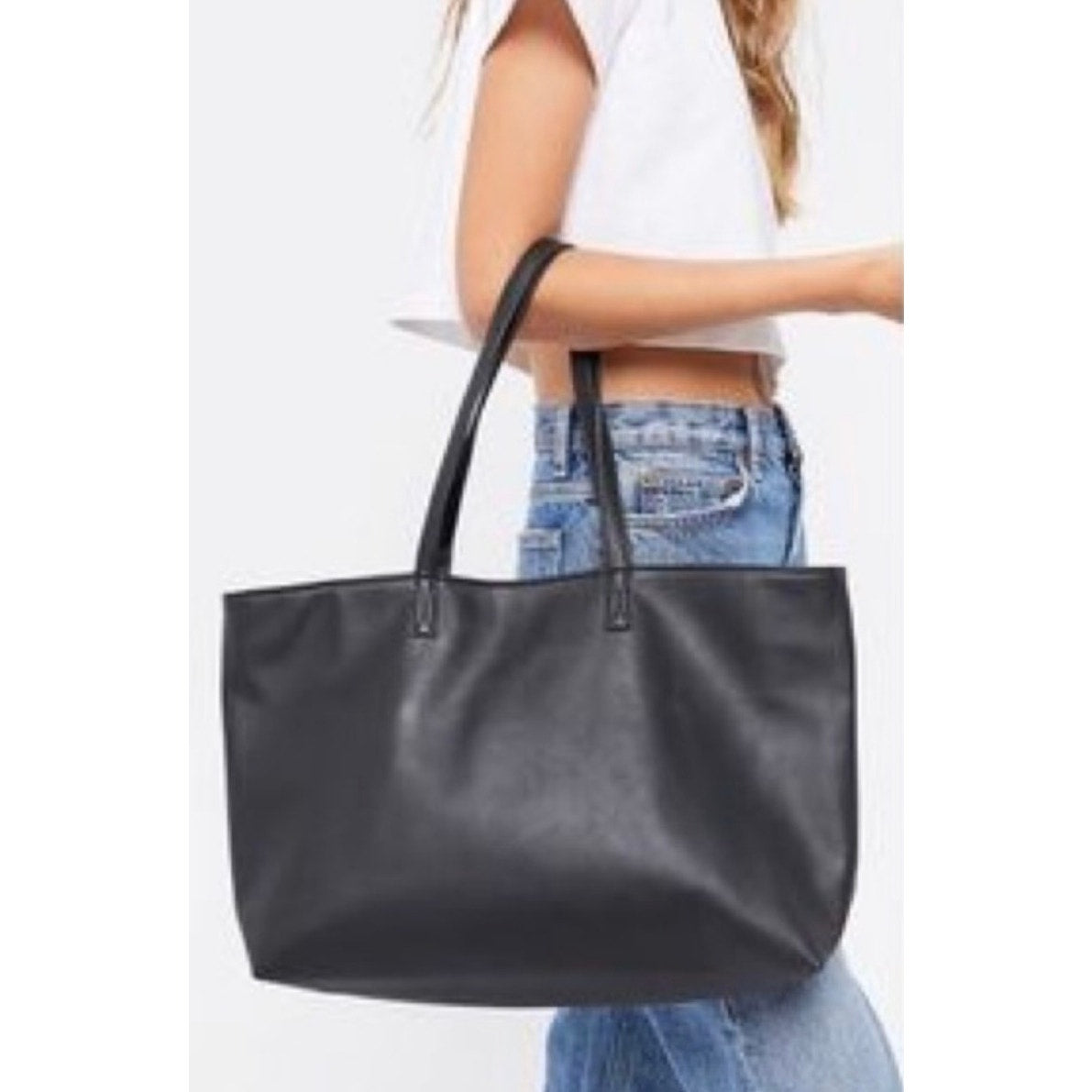 NWOT Urban Outfitters Vegan Leather Tote in Black