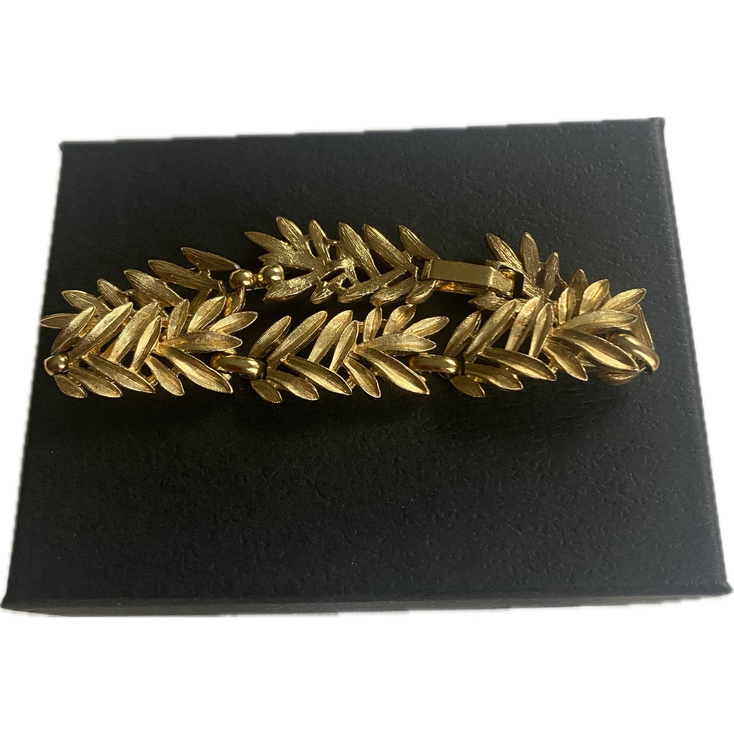 Vintage Trifari Gold Leaf Bracelet