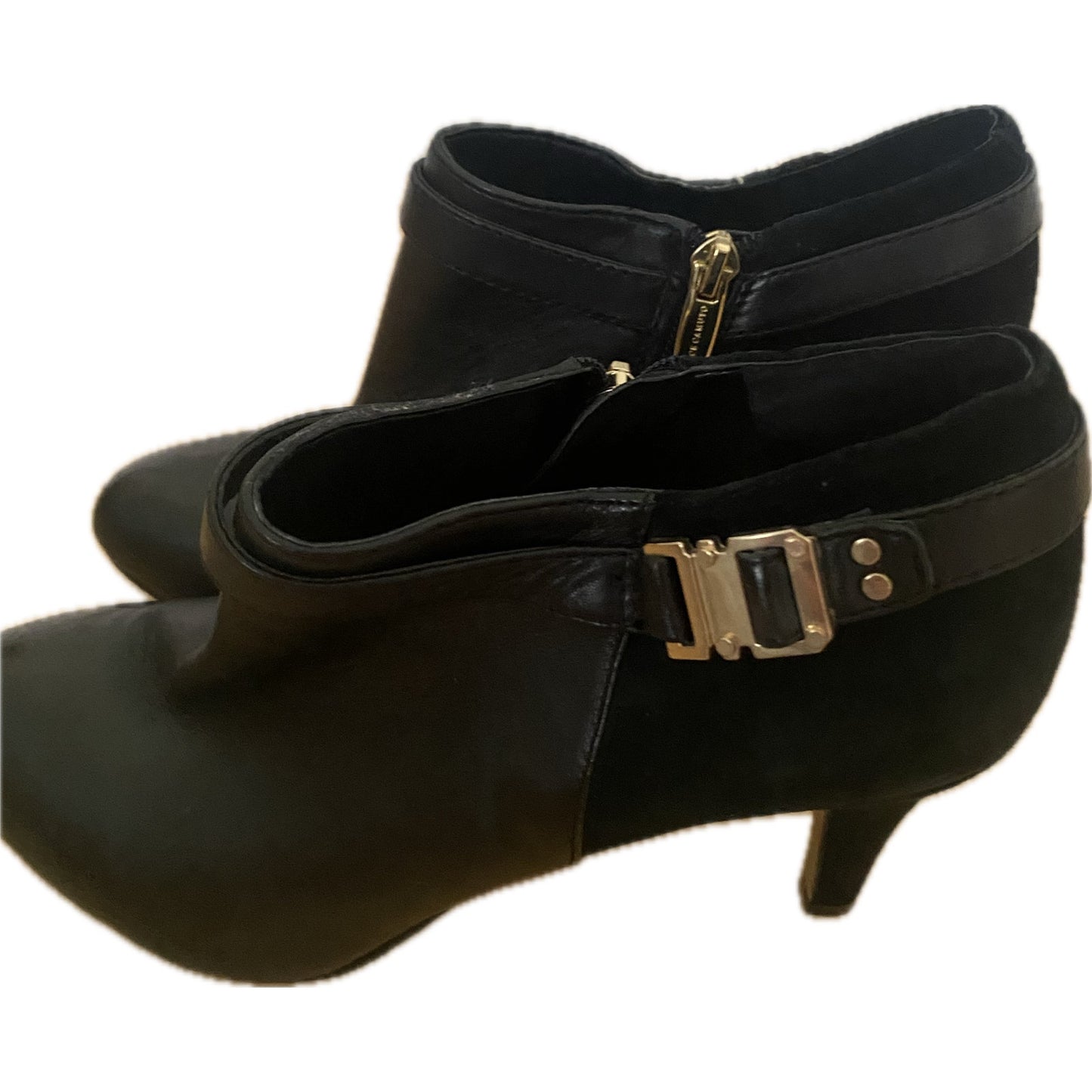 Vince Camuto Vamp Leather and Suede Booties Size 9