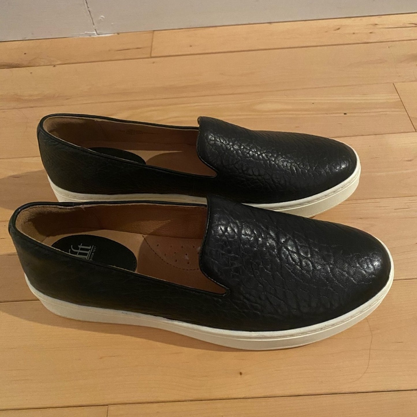 Sofft Leather Slip-on Sneakers Size 9