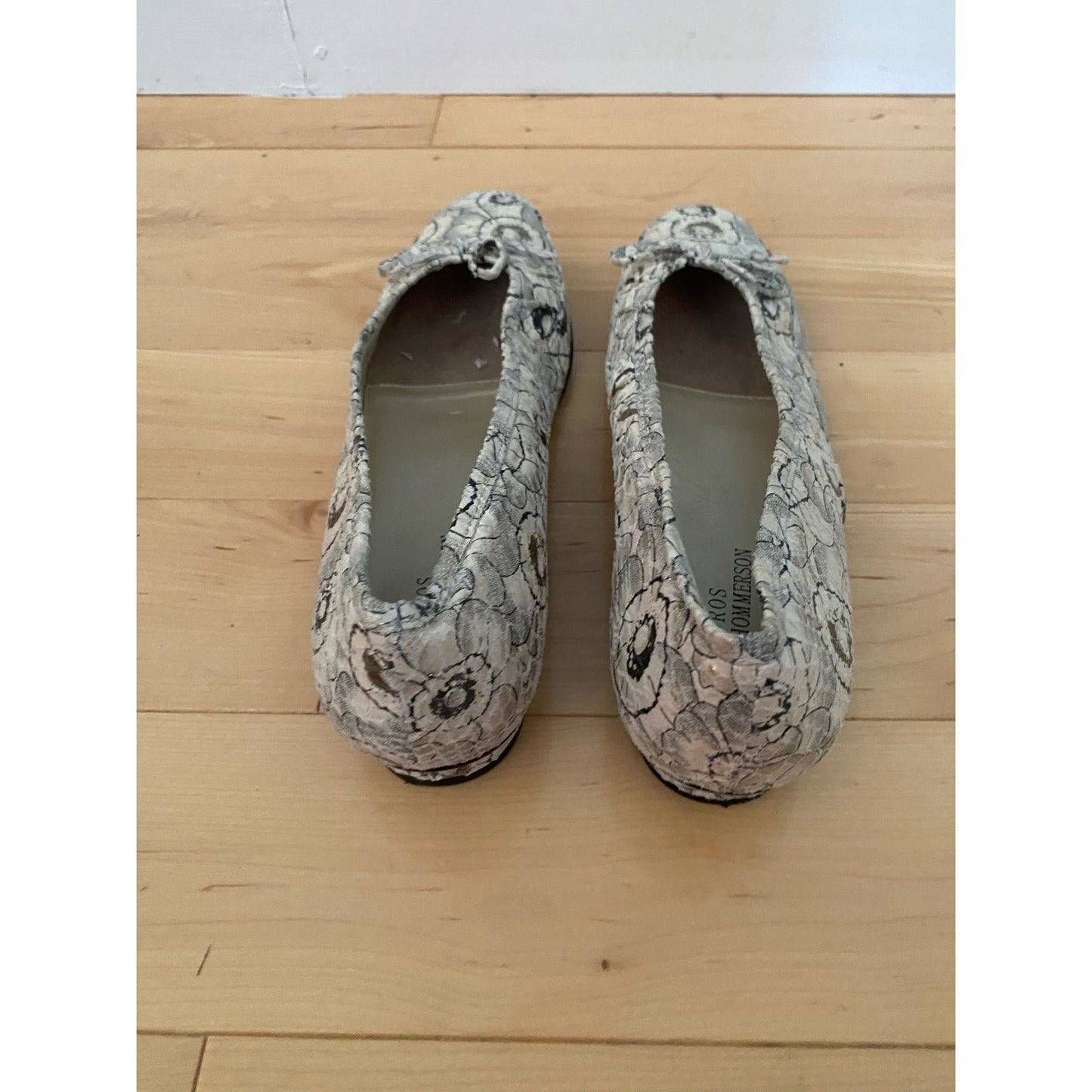 Ros Hommerson Maggie Gray Floral Flats 8.5