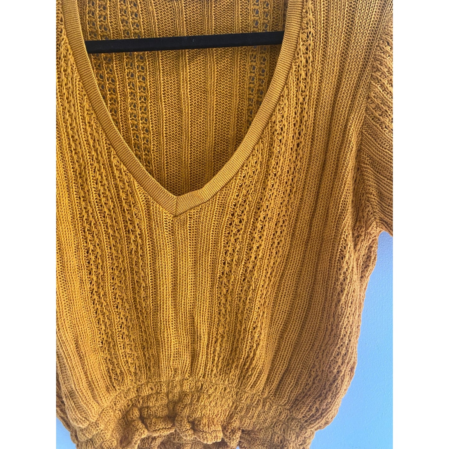 Zara Cropped V-Neck Sweater Size L