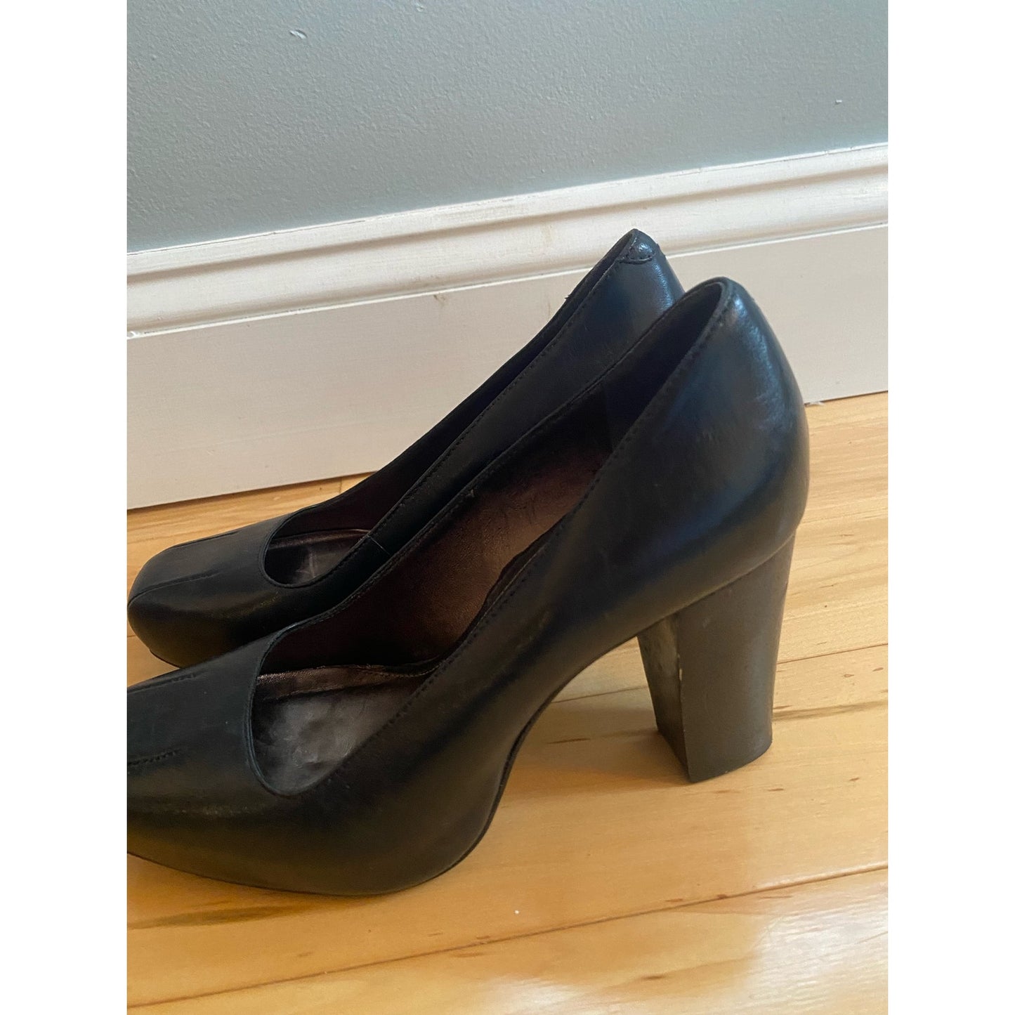 Pour La Victoire Black Leather Heels Size 7.5