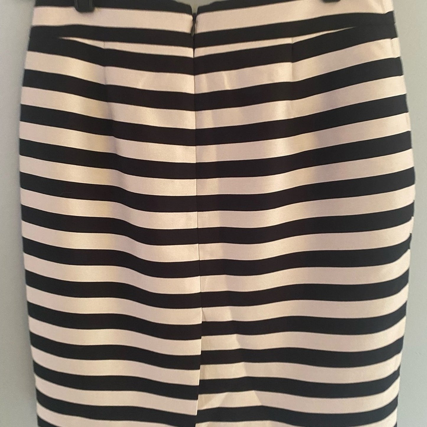 Banana Republic black and white striped pencil skirt size 6