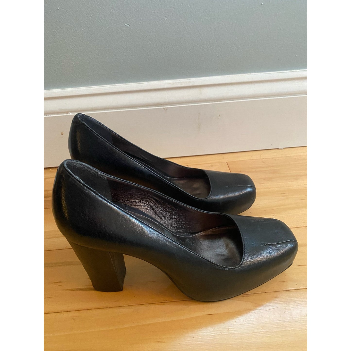 Pour La Victoire Black Leather Heels Size 7.5