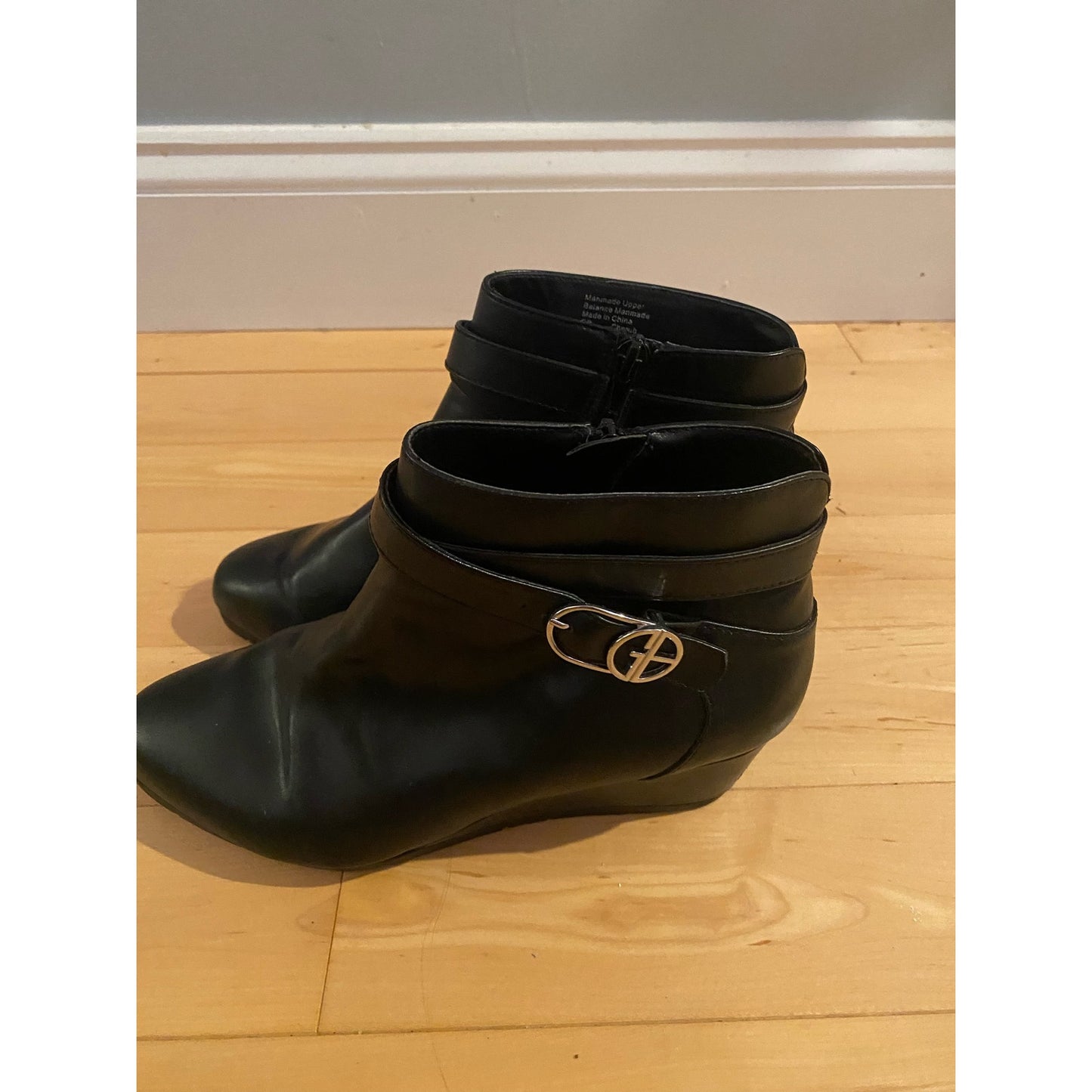 Giani Bernini CHERUB Black Wedge Memory Foam Booties Size 7.5