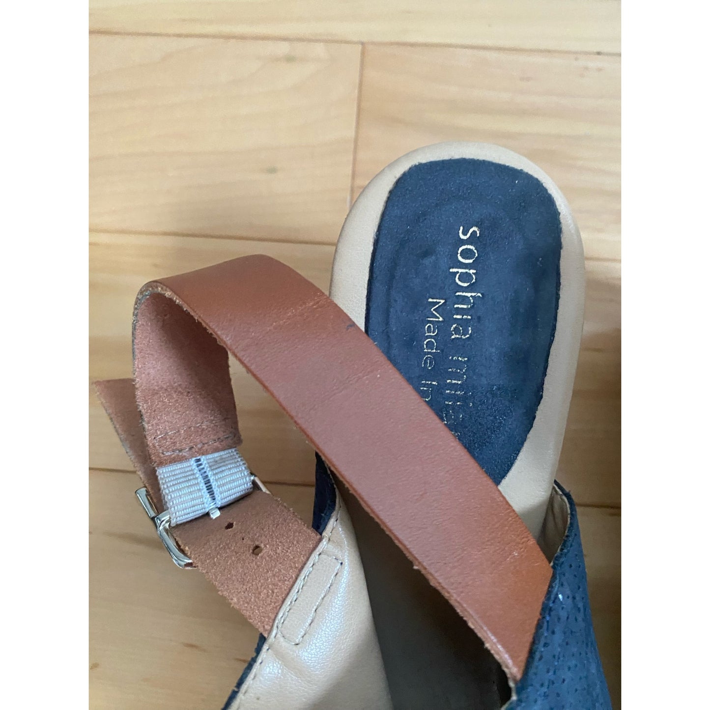 Sophia Milano Perforated Sandals Size 9.5