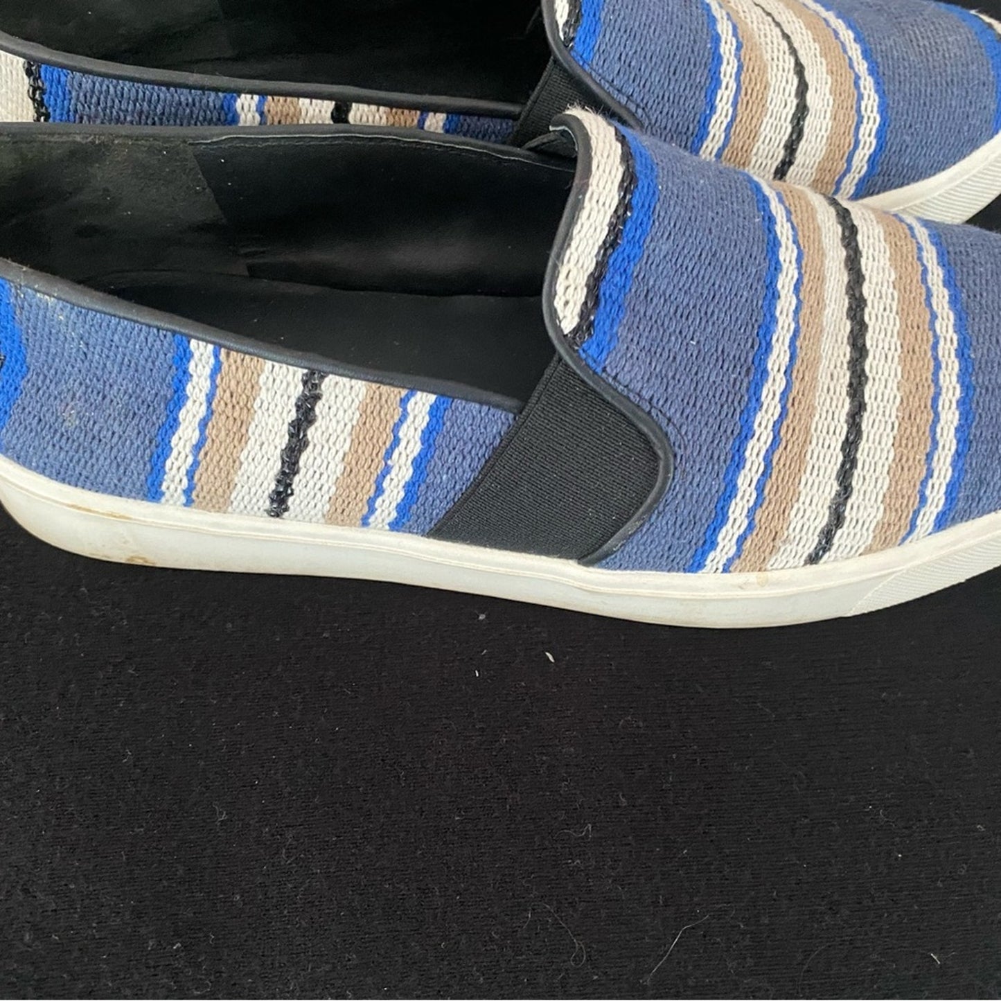 VINCE BLAIR STRIPED ROUND-TOE SLIP-ON FABRIC SNEAKERS SIZE 8