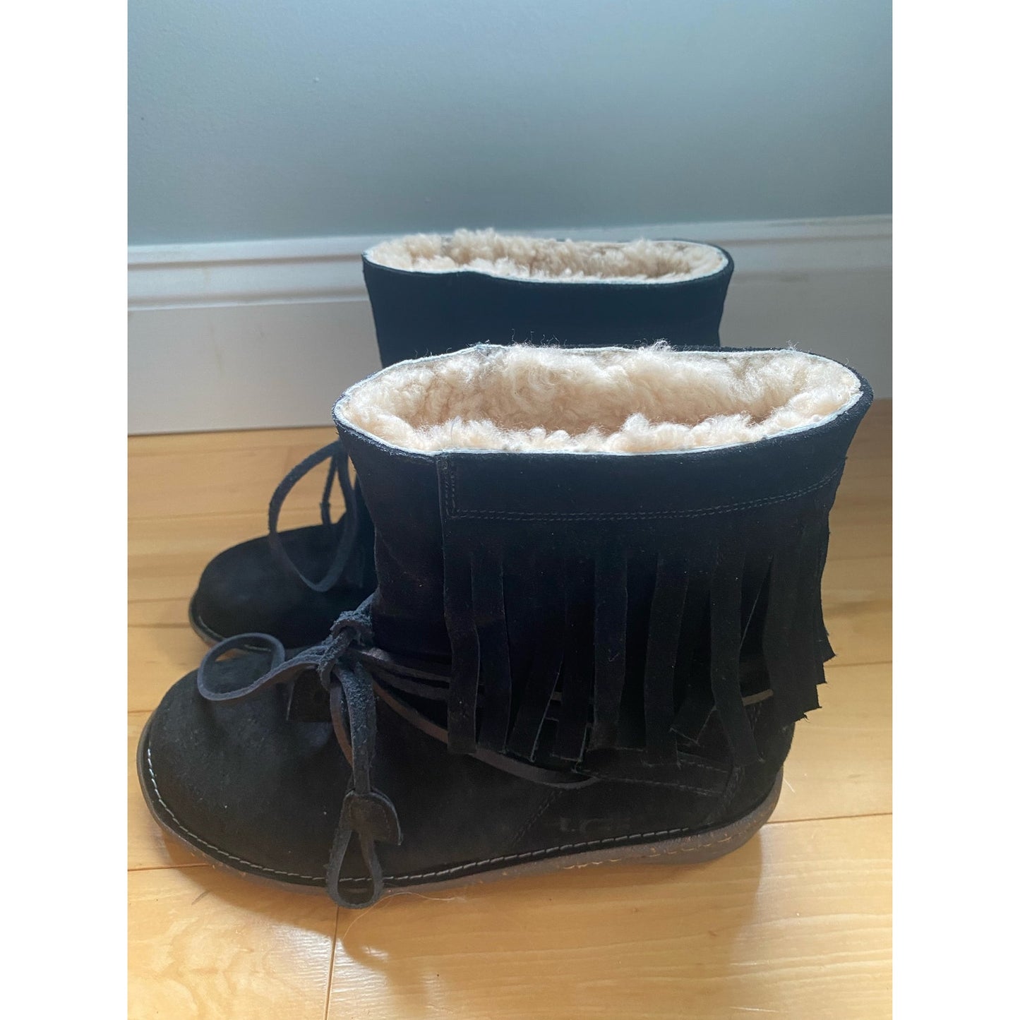 Ugg Gaviota Black Suede Booties Size 7