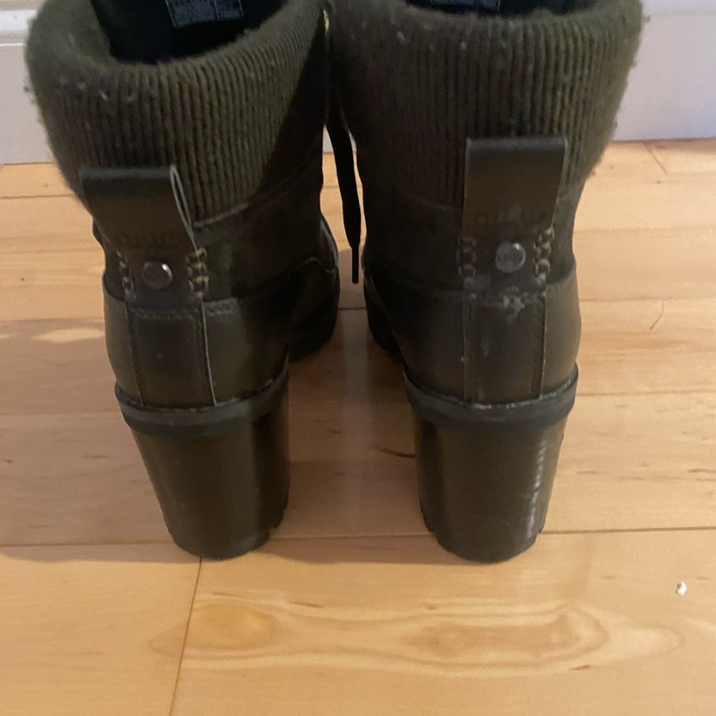 Ugg Redwood Olive Boots Size 8