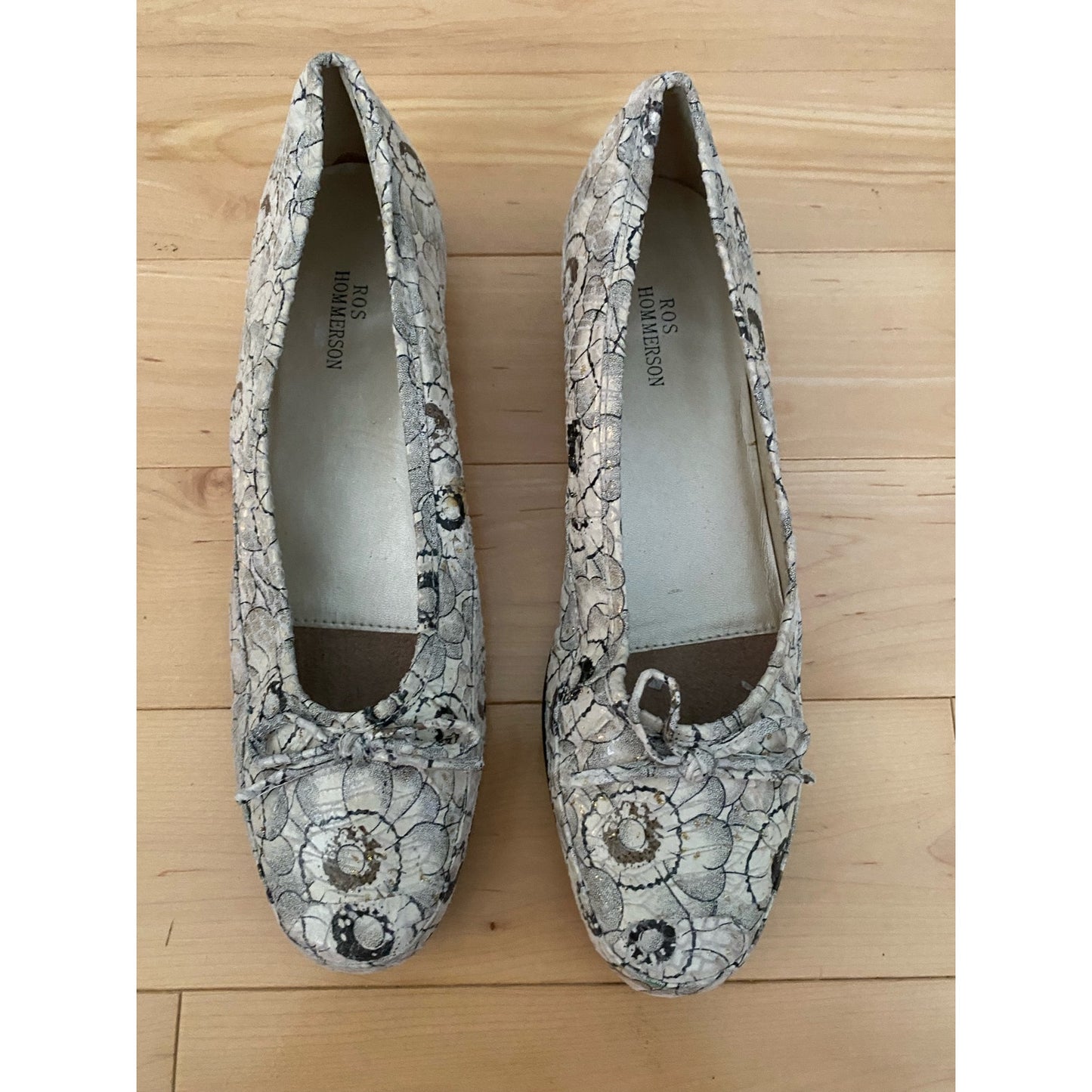 Ros Hommerson Maggie Gray Floral Flats 8.5