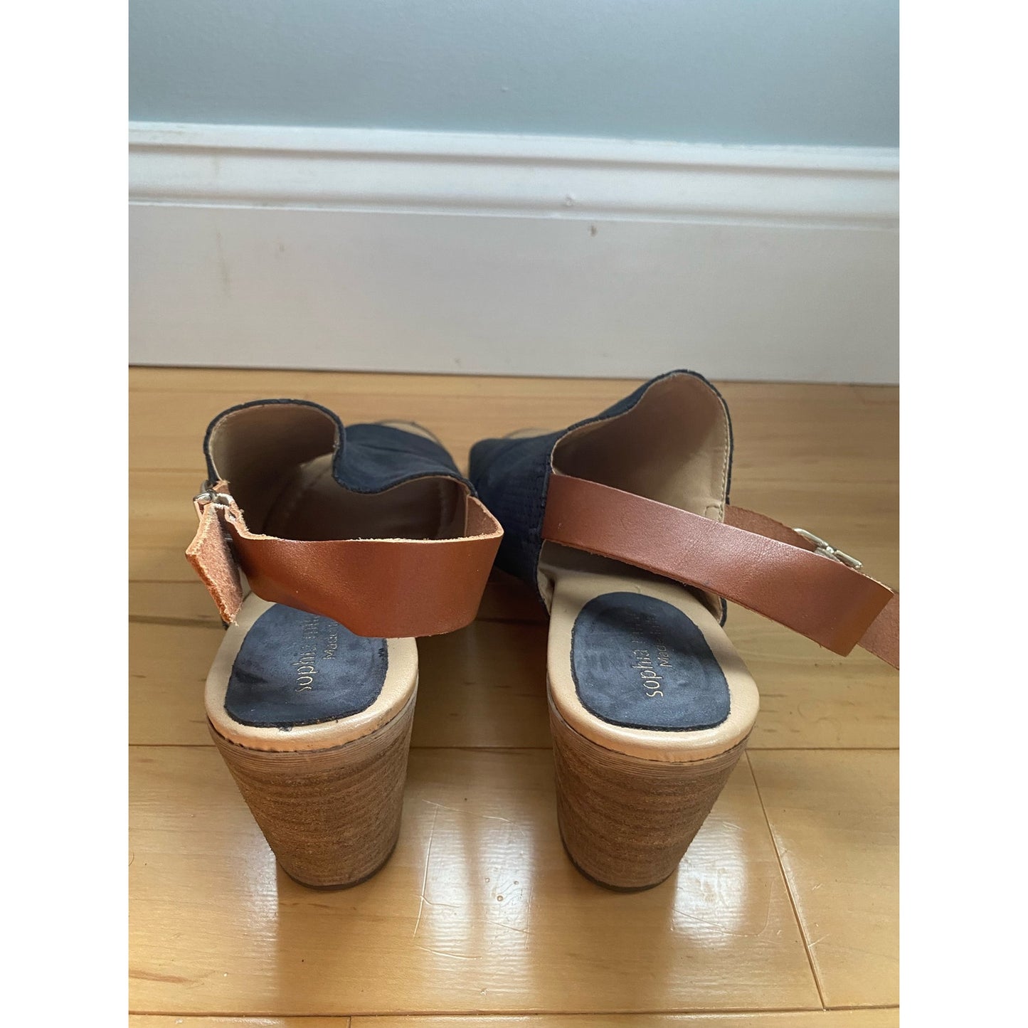 Sophia Milano Perforated Sandals Size 9.5