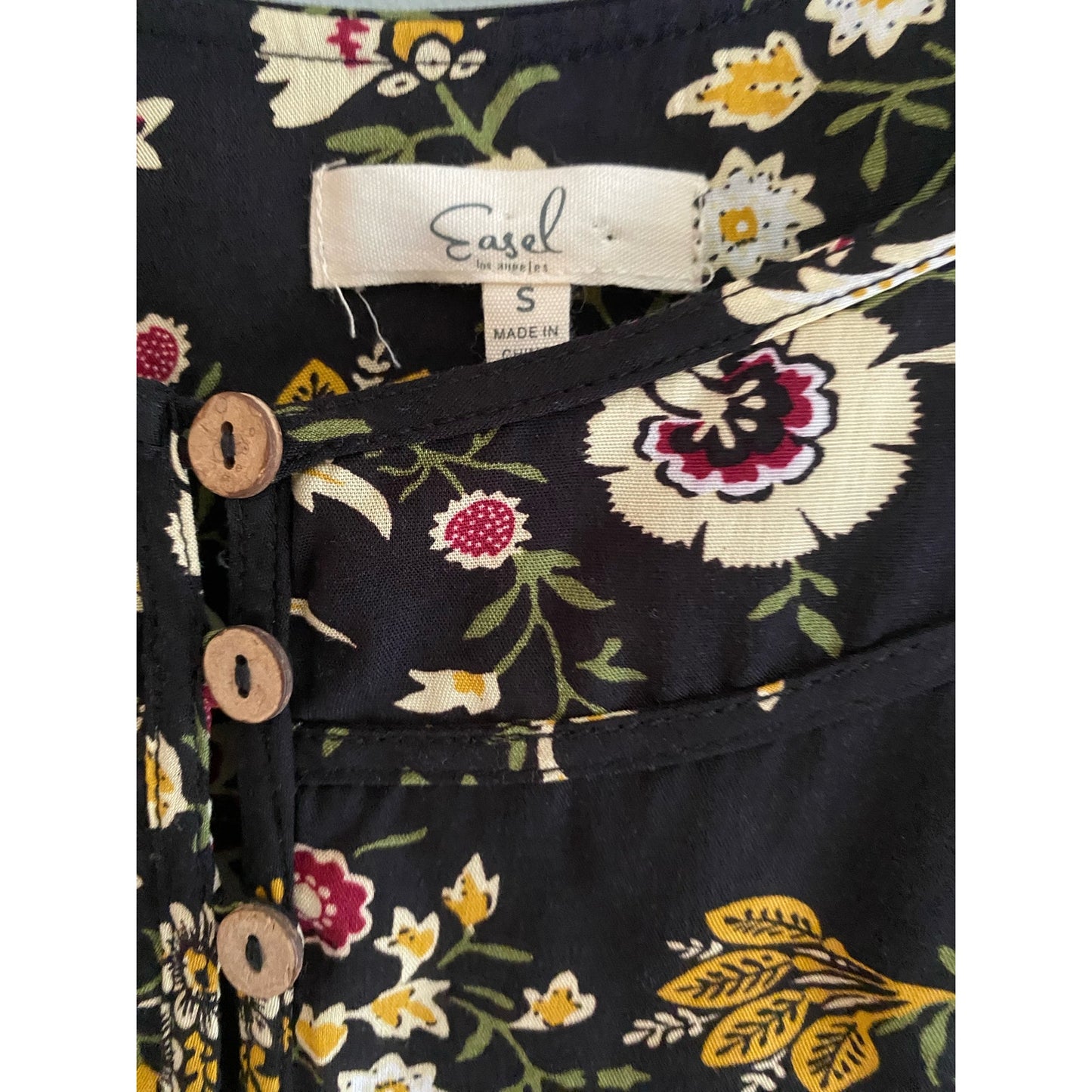 Easel Black Floral Top Size S