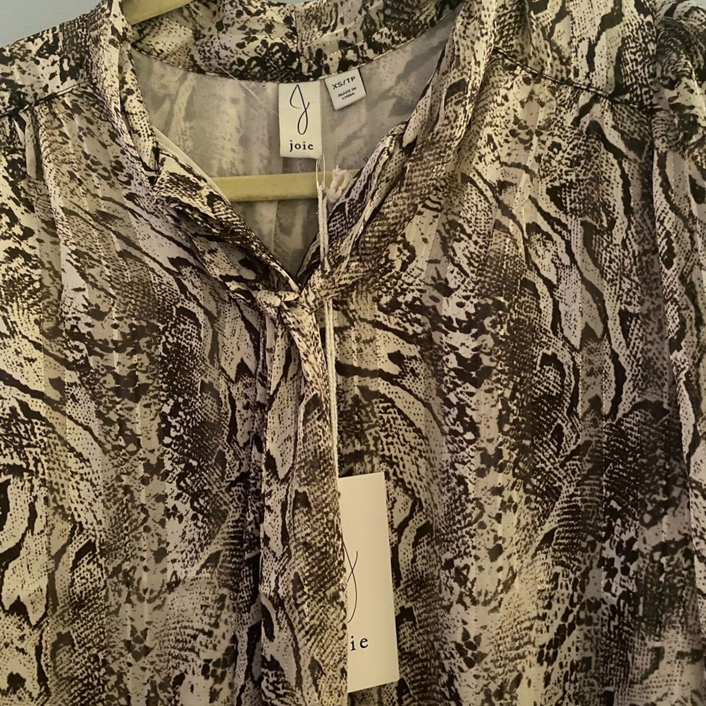 Joie Women's Snake Print Tie Neck Balloon Sleeve Button Up Blouse Size XS NWT