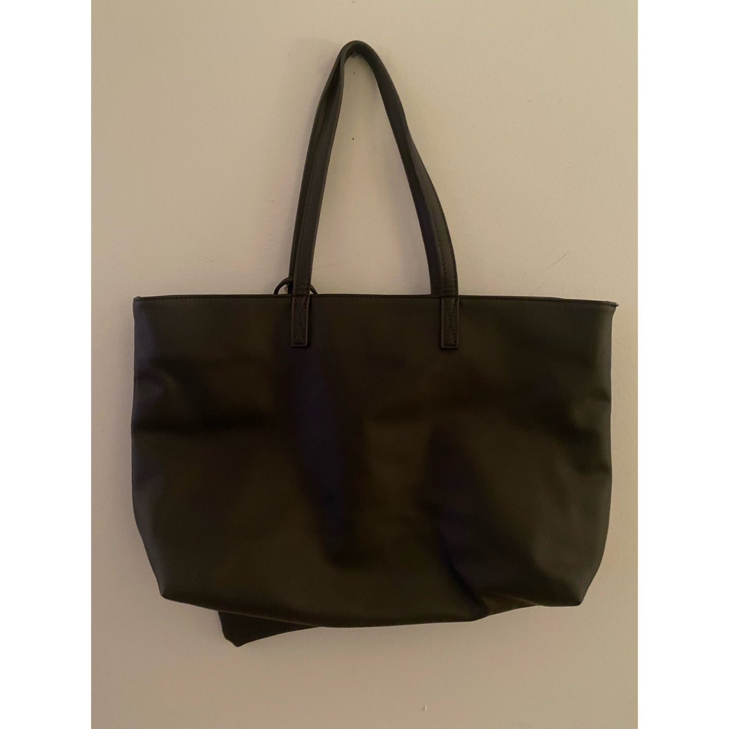 NWOT Urban Outfitters Vegan Leather Tote in Black