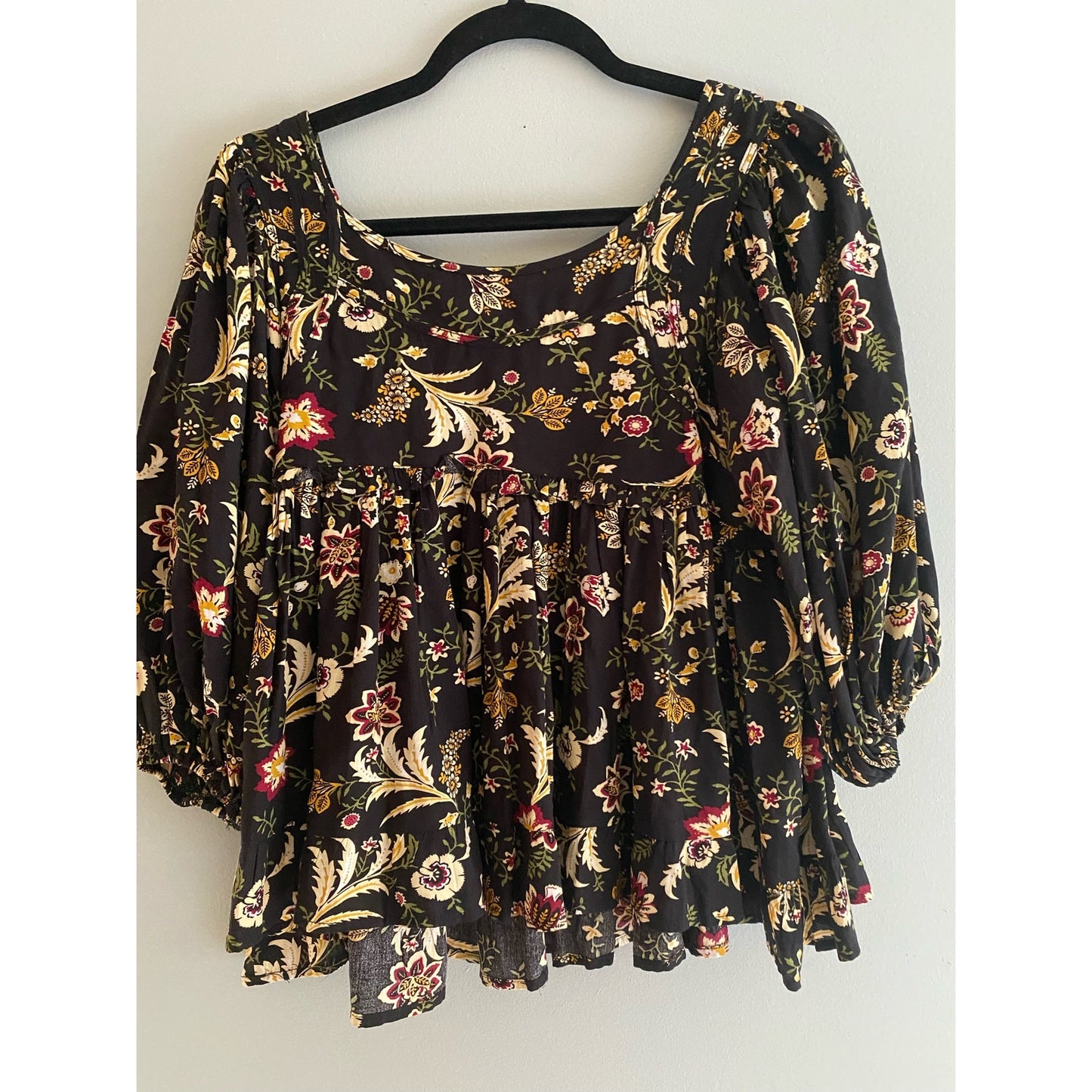 Easel Black Floral Top Size S