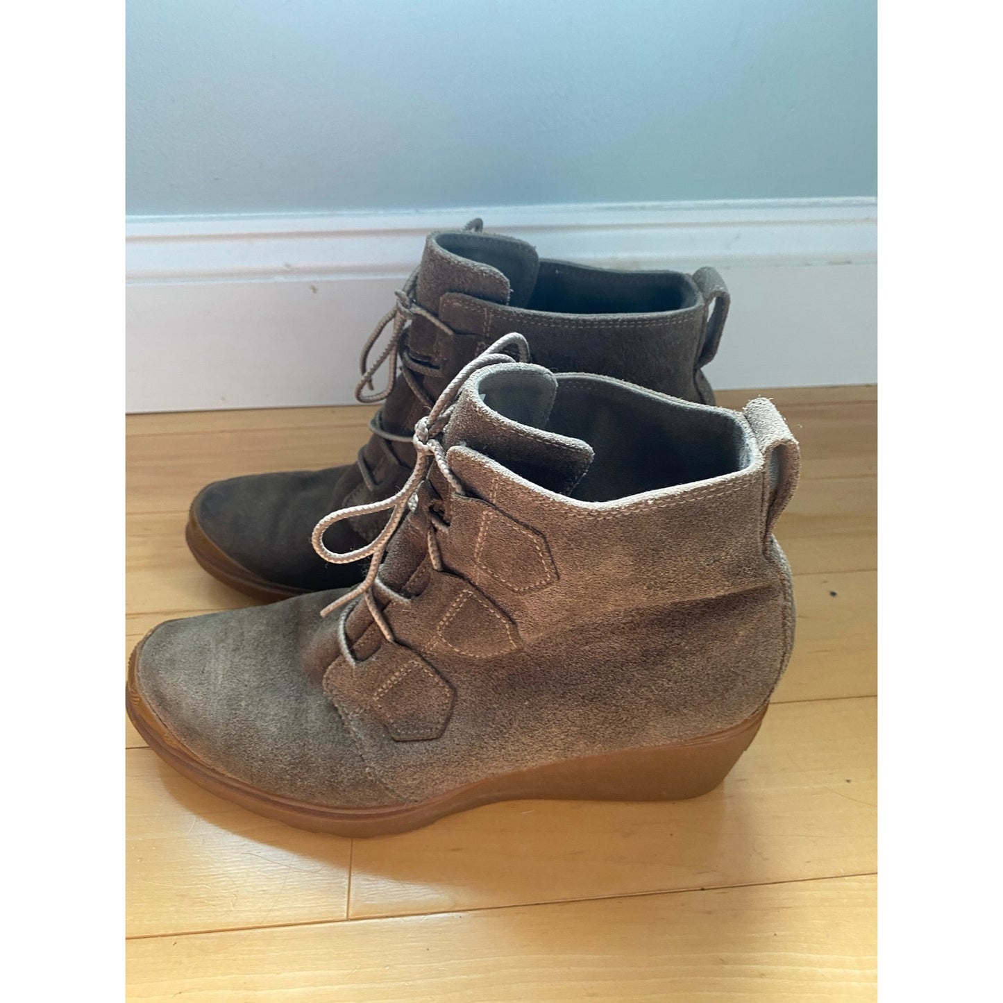 Sorel Toronto  Wedge Boots Size 10